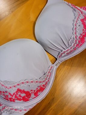 PINK Victoria's Secret Light Gray Bra with Pink Lace Trim